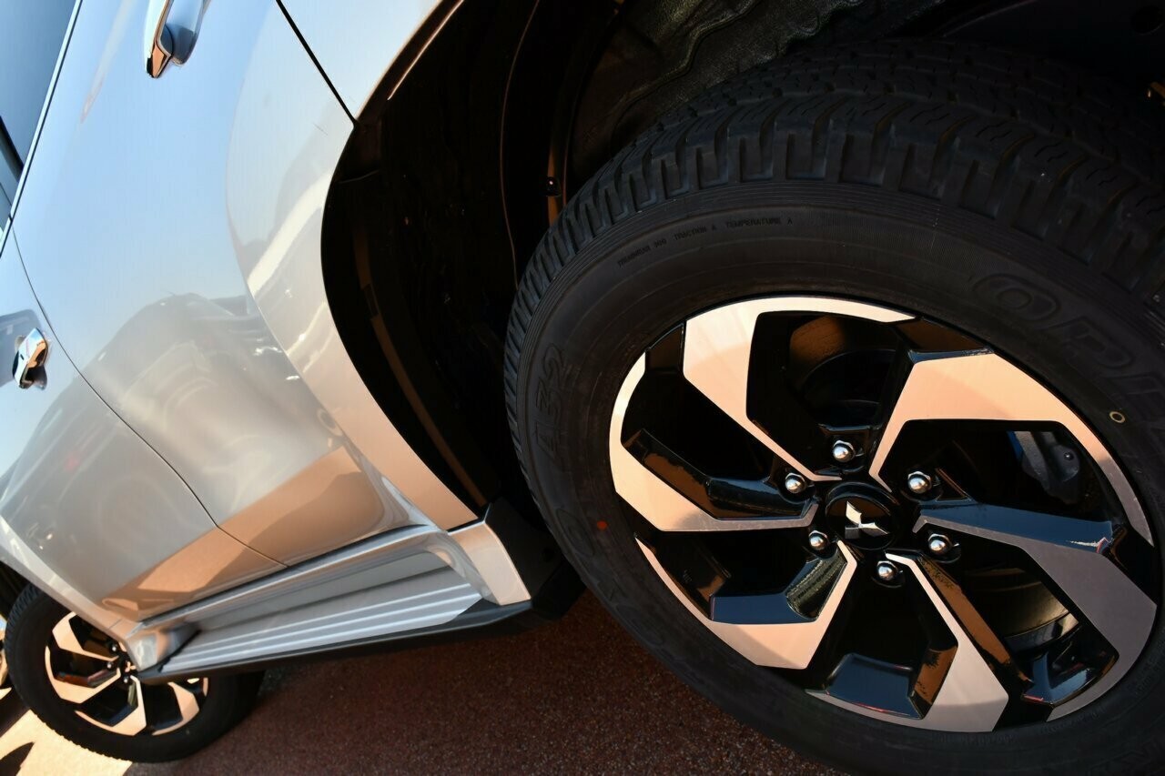 Mitsubishi Pajero Sport image 4