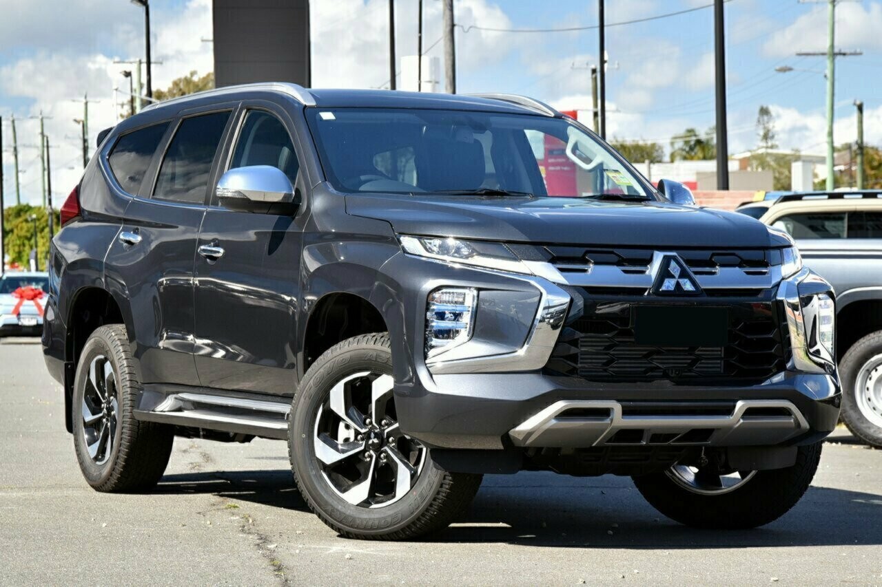 Mitsubishi Pajero Sport image 1