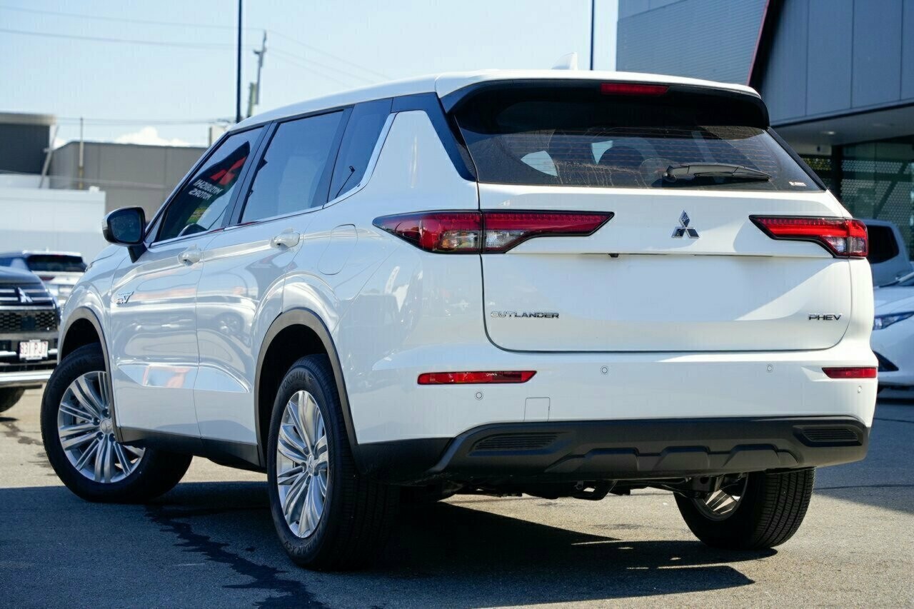 Mitsubishi Outlander image 3
