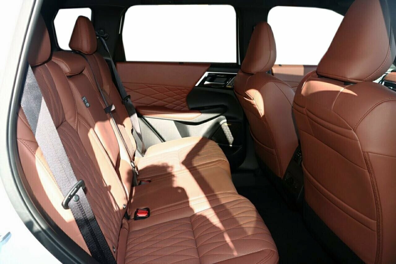 Mitsubishi Outlander image 4