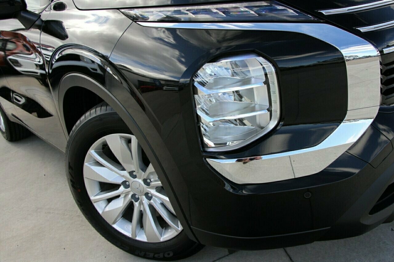 Mitsubishi Outlander image 2