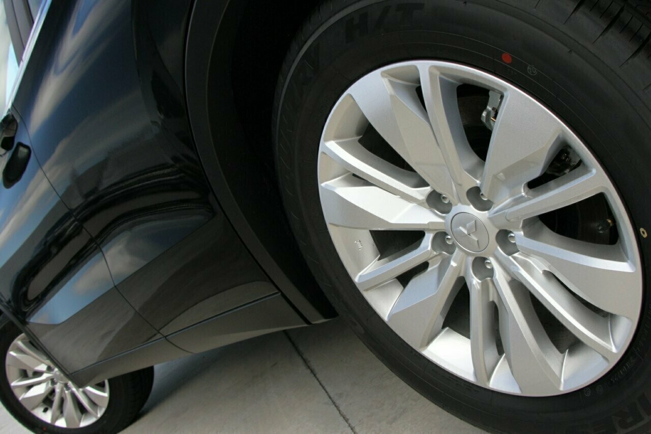 Mitsubishi Outlander image 4