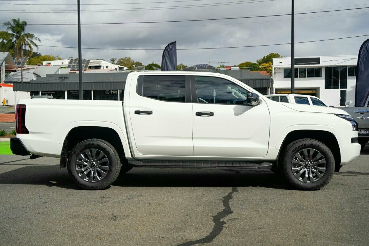 Mitsubishi Triton image 2
