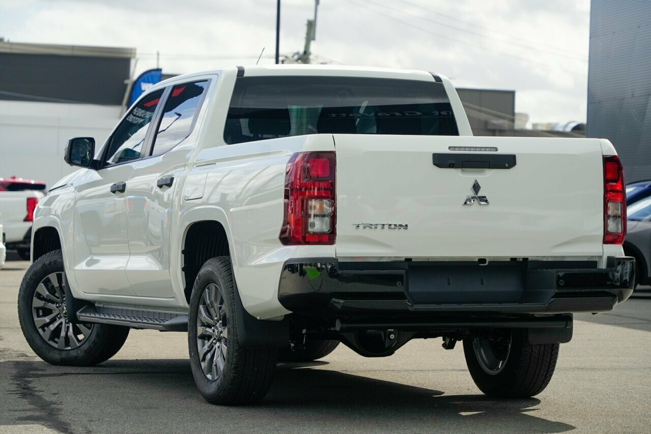Mitsubishi Triton image 3