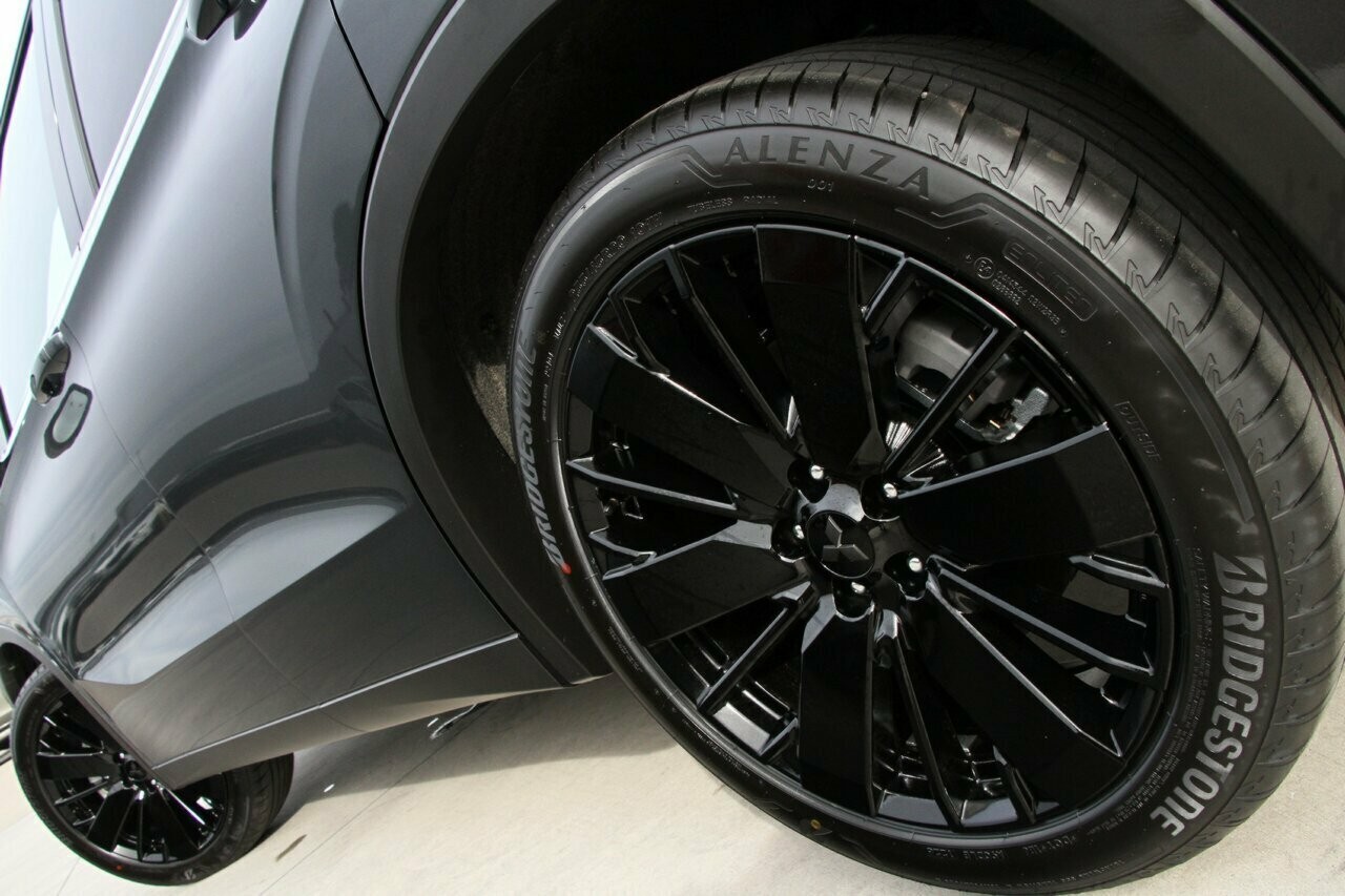 Mitsubishi Outlander image 4