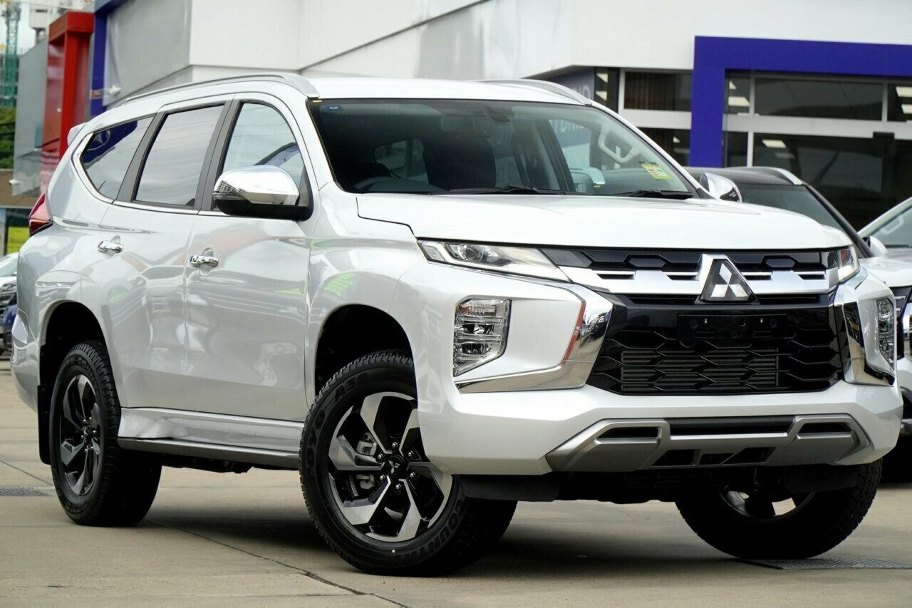 Mitsubishi Pajero Sport image 1