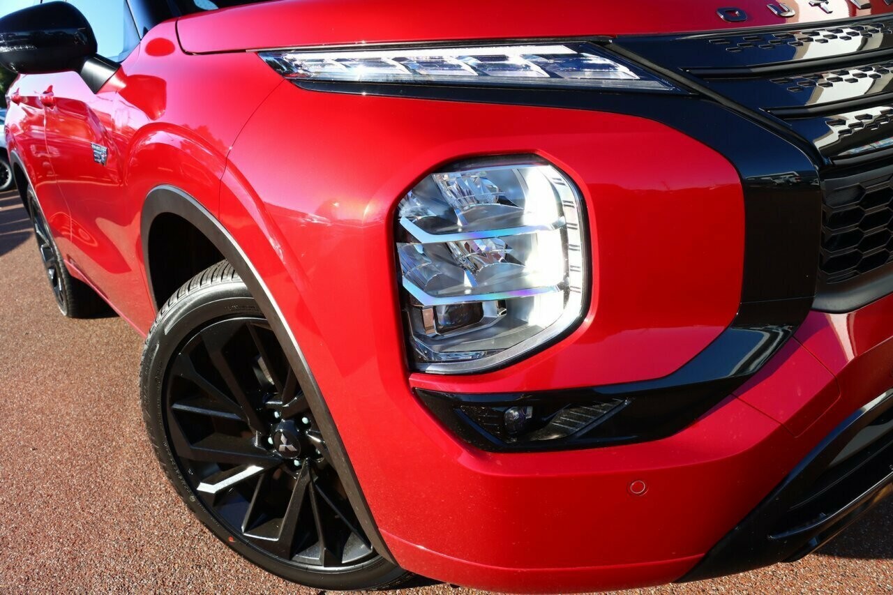 Mitsubishi Outlander image 2