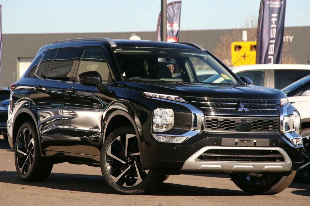 Mitsubishi Outlander image 1