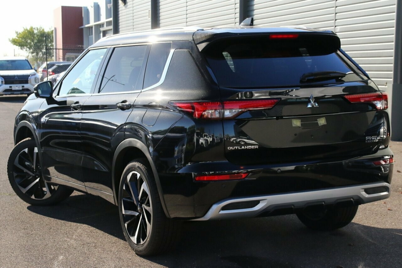 Mitsubishi Outlander image 2