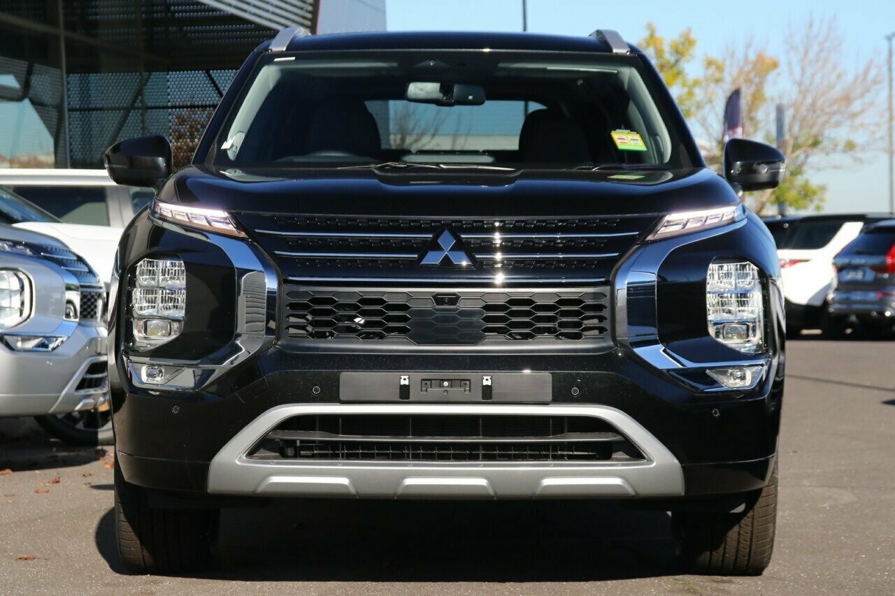 Mitsubishi Outlander image 3