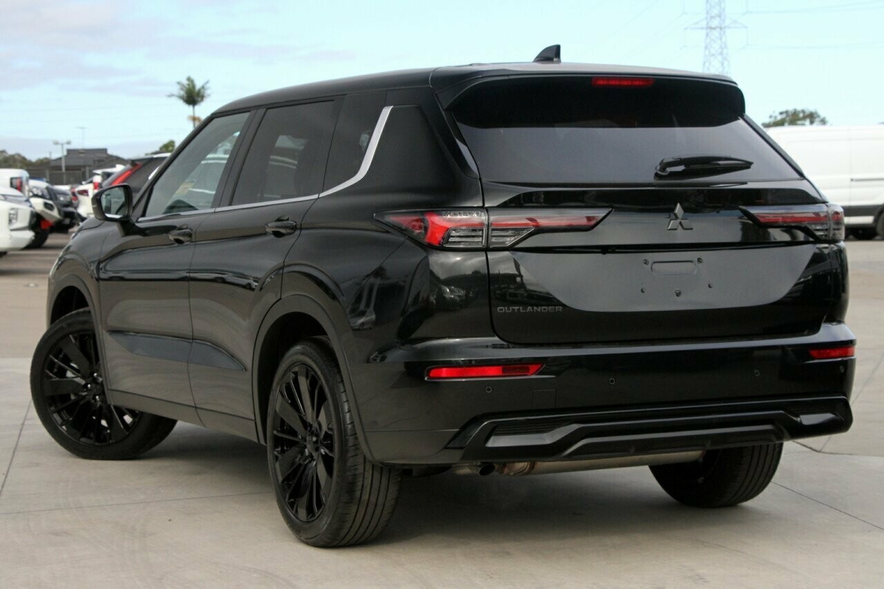 Mitsubishi Outlander image 3