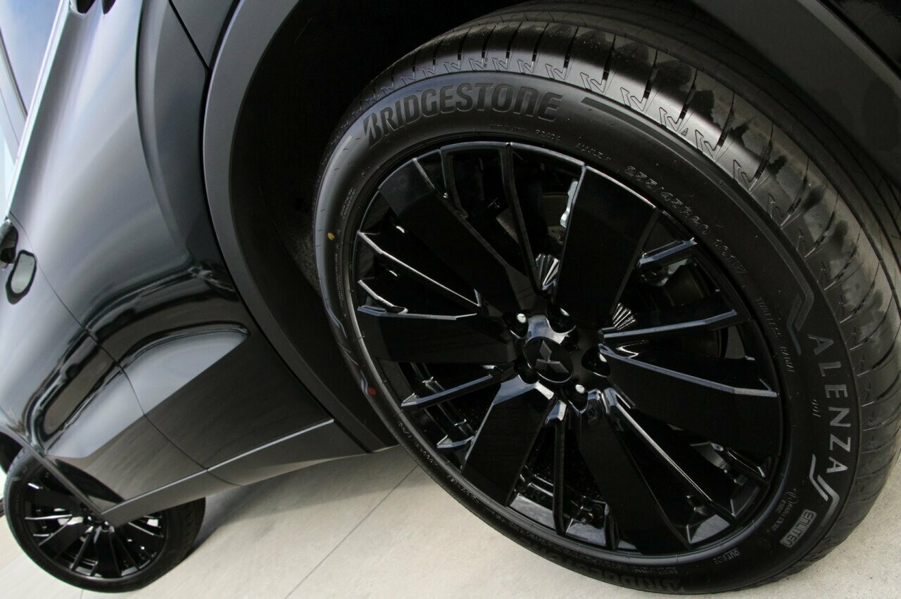 Mitsubishi Outlander image 4