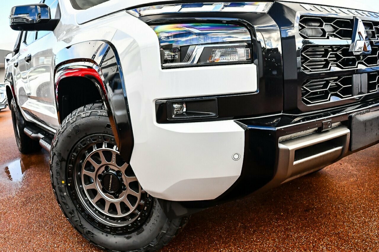 Mitsubishi Triton image 2