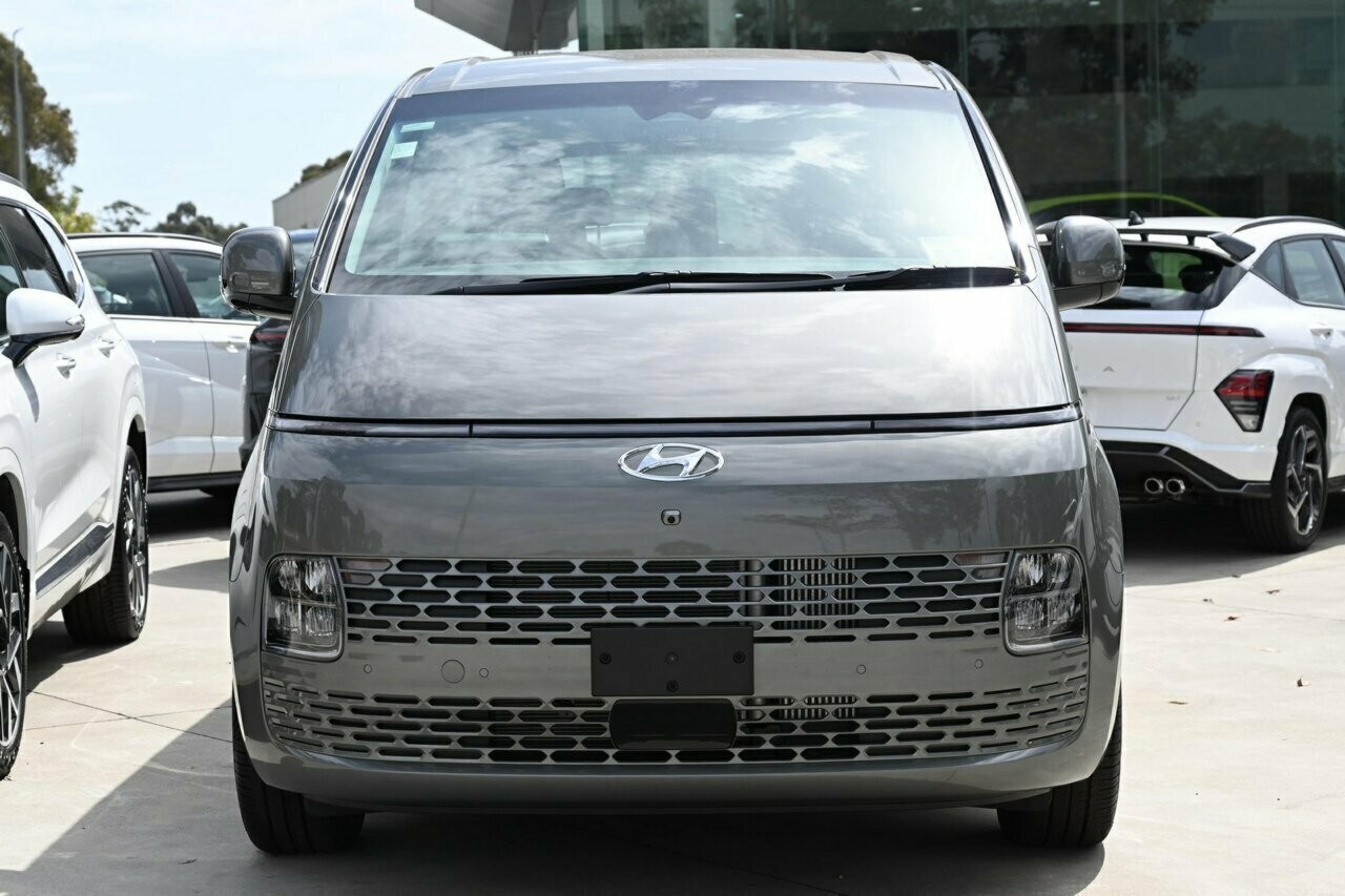 Hyundai Staria image 2