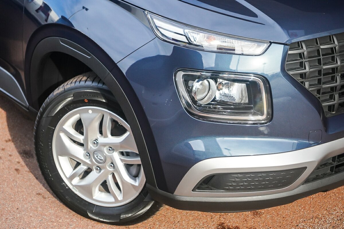 Hyundai Venue image 2