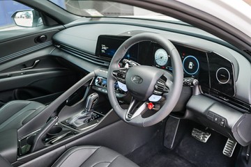 https://vehicle-cdn.autoleague.cloud/15443_620252167_15.jpg