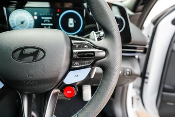 https://vehicle-cdn.autoleague.cloud/15443_620252167_19.jpg