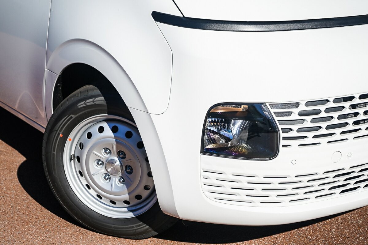 Hyundai Staria image 2