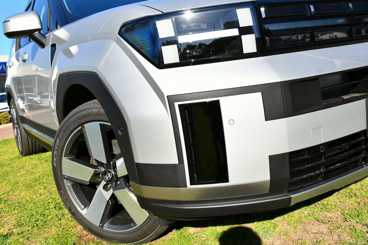 Hyundai Santa Fe image 2