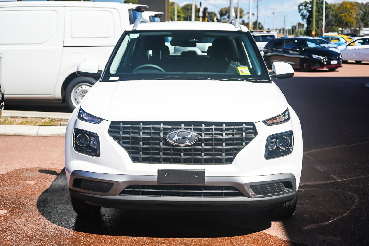 Hyundai Venue image 3