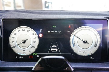 https://vehicle-cdn.autoleague.cloud/15443_620255022_14.jpg