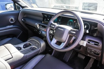 https://vehicle-cdn.autoleague.cloud/15443_620256983_13.jpg