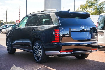 https://vehicle-cdn.autoleague.cloud/15443_620256983_5.jpg