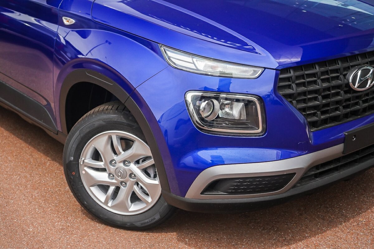 Hyundai Venue image 2