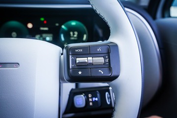 https://vehicle-cdn.autoleague.cloud/15443_620258621_18.jpg