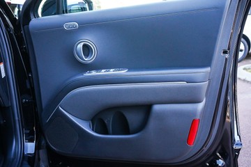 https://vehicle-cdn.autoleague.cloud/15443_620259137_13.jpg