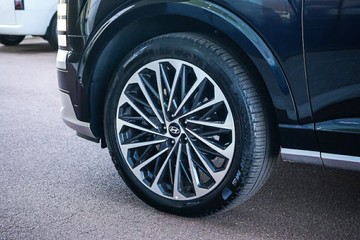 https://vehicle-cdn.autoleague.cloud/15443_620259137_5.jpg