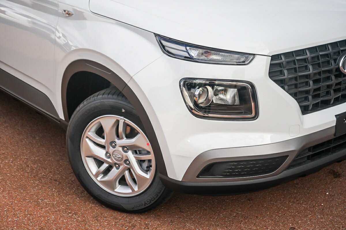 Hyundai Venue image 2
