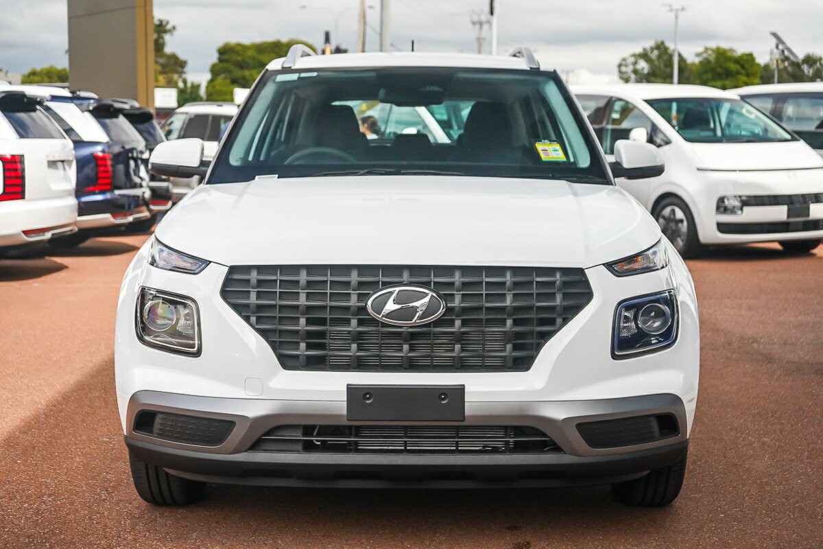 Hyundai Venue image 3