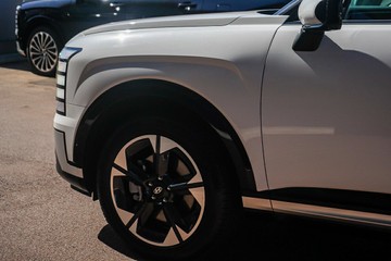 https://vehicle-cdn.autoleague.cloud/15443_620260276_5.jpg