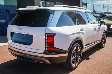 https://vehicle-cdn.autoleague.cloud/15443_620260276_8.jpg