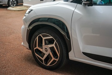 https://vehicle-cdn.autoleague.cloud/15443_620260405_6.jpg