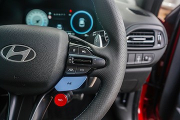 https://vehicle-cdn.autoleague.cloud/15443_620260411_14.jpg