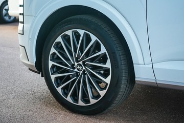 https://vehicle-cdn.autoleague.cloud/15443_620260471_5.jpg