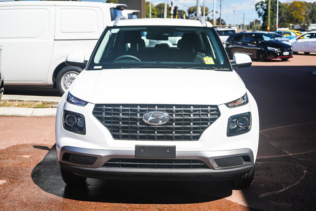 Hyundai Venue image 2