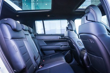 https://vehicle-cdn.autoleague.cloud/15443_620260738_12.jpg