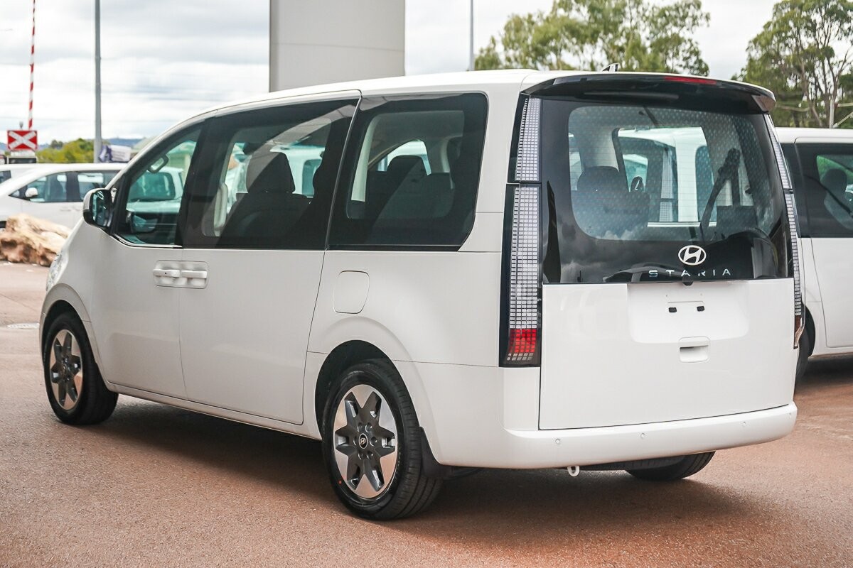 Hyundai Staria image 4