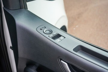 https://vehicle-cdn.autoleague.cloud/15443_620261152_11.jpg