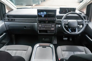 https://vehicle-cdn.autoleague.cloud/15443_620261152_12.jpg