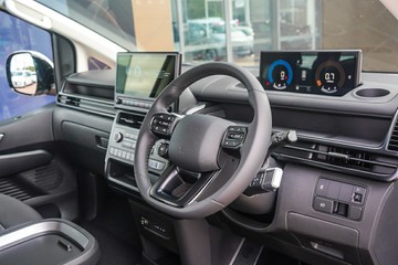 https://vehicle-cdn.autoleague.cloud/15443_620261152_16.jpg