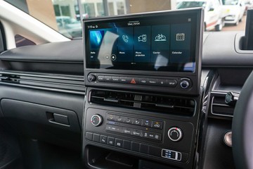 https://vehicle-cdn.autoleague.cloud/15443_620261152_18.jpg