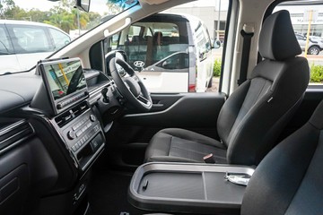 https://vehicle-cdn.autoleague.cloud/15443_620261152_21.jpg