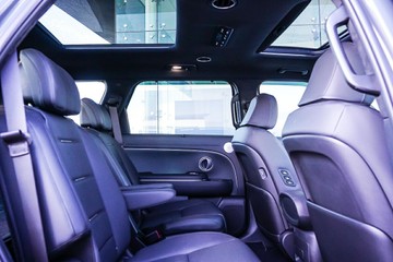 https://vehicle-cdn.autoleague.cloud/15443_620261199_12.jpg