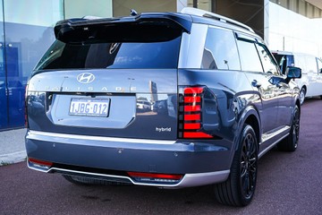 https://vehicle-cdn.autoleague.cloud/15443_620261199_8.jpg