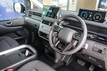 https://vehicle-cdn.autoleague.cloud/15443_620261212_13.jpg
