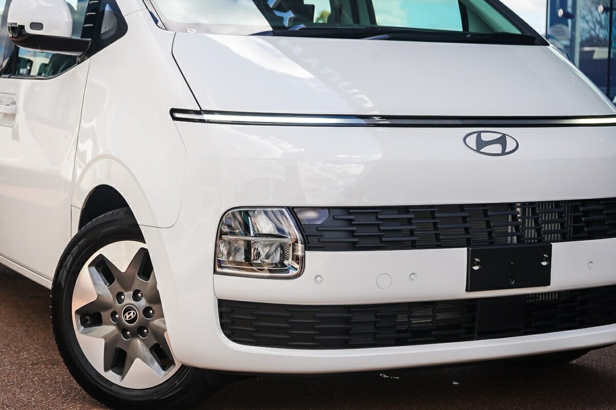 Hyundai Staria image 2